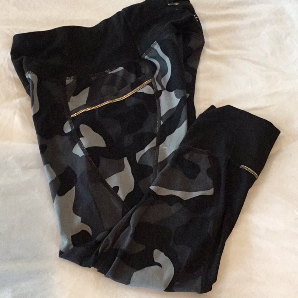 Athleta camo tights xs